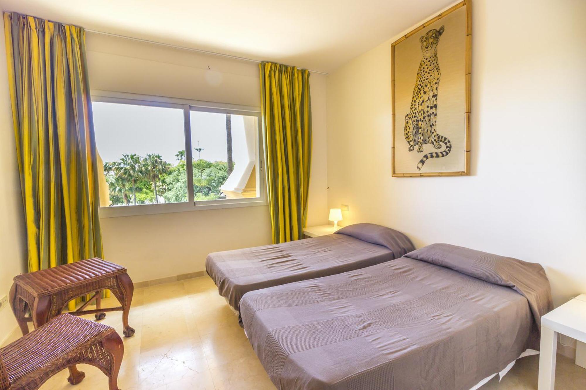 Apartamento Cubo's Boutique Elviria Hills *