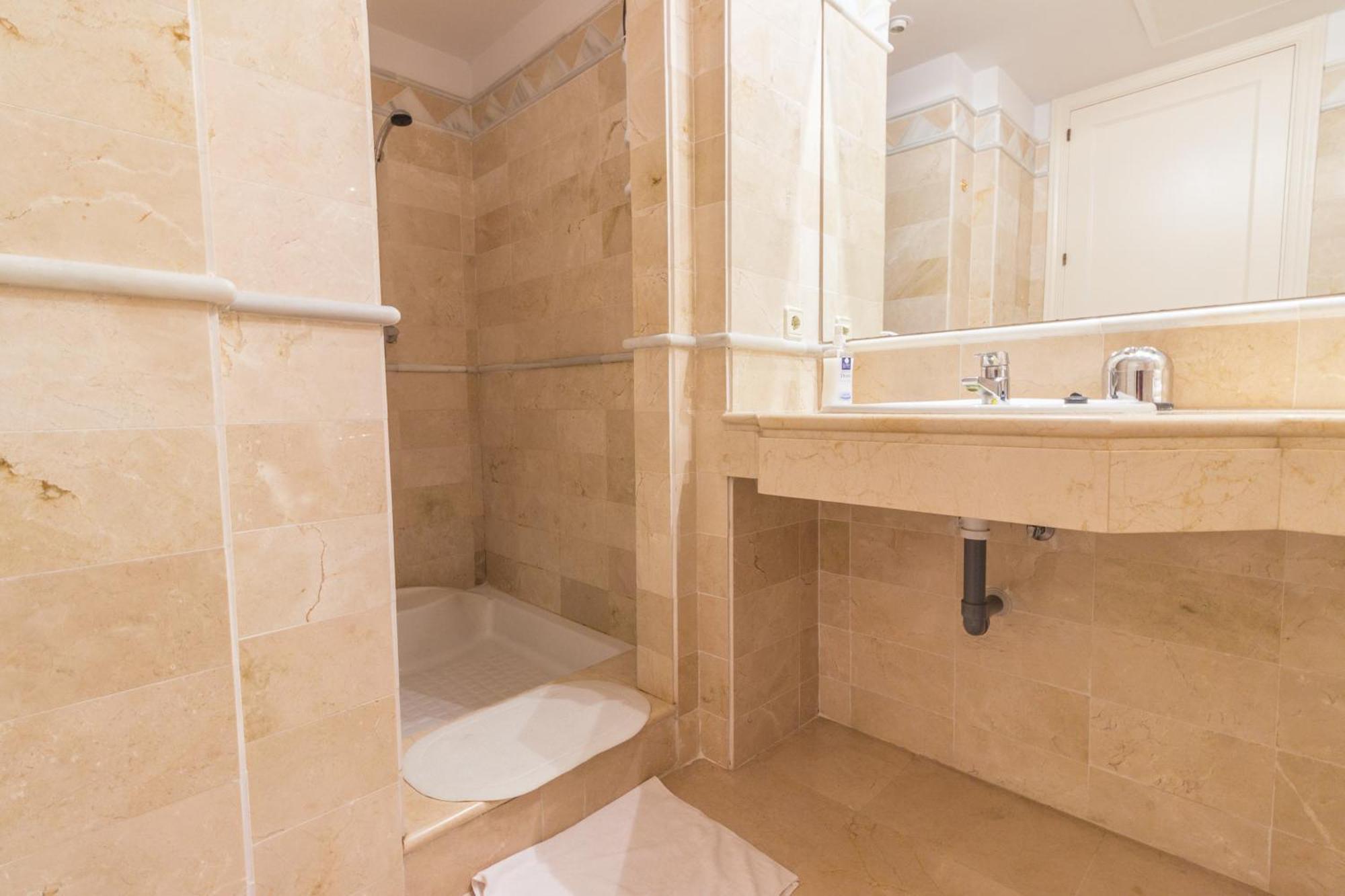 Apartamento Cubo's Boutique Elviria Hills *