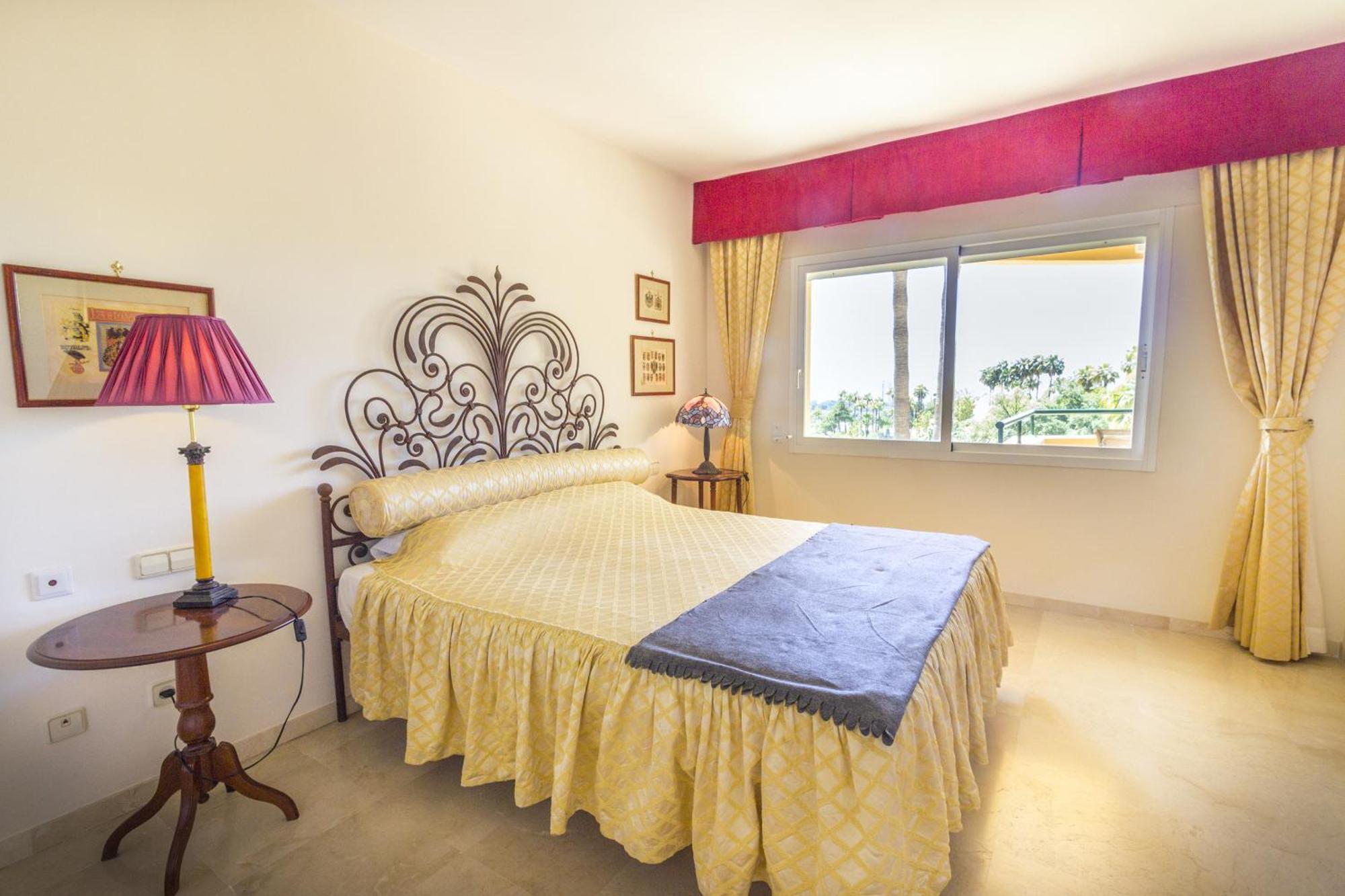 Apartamento Cubo's Boutique Elviria Hills *