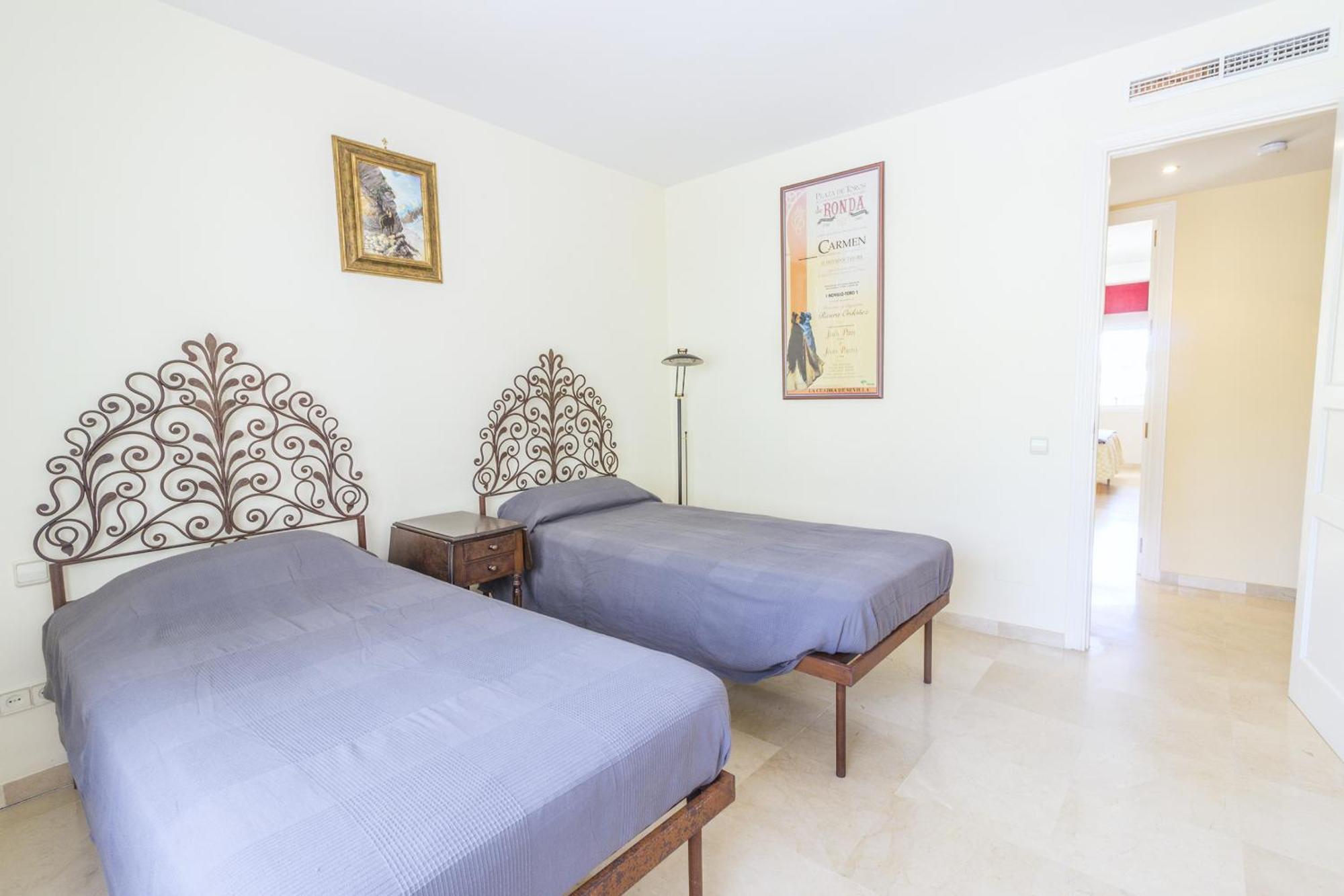 Apartamento Cubo's Boutique Elviria Hills *