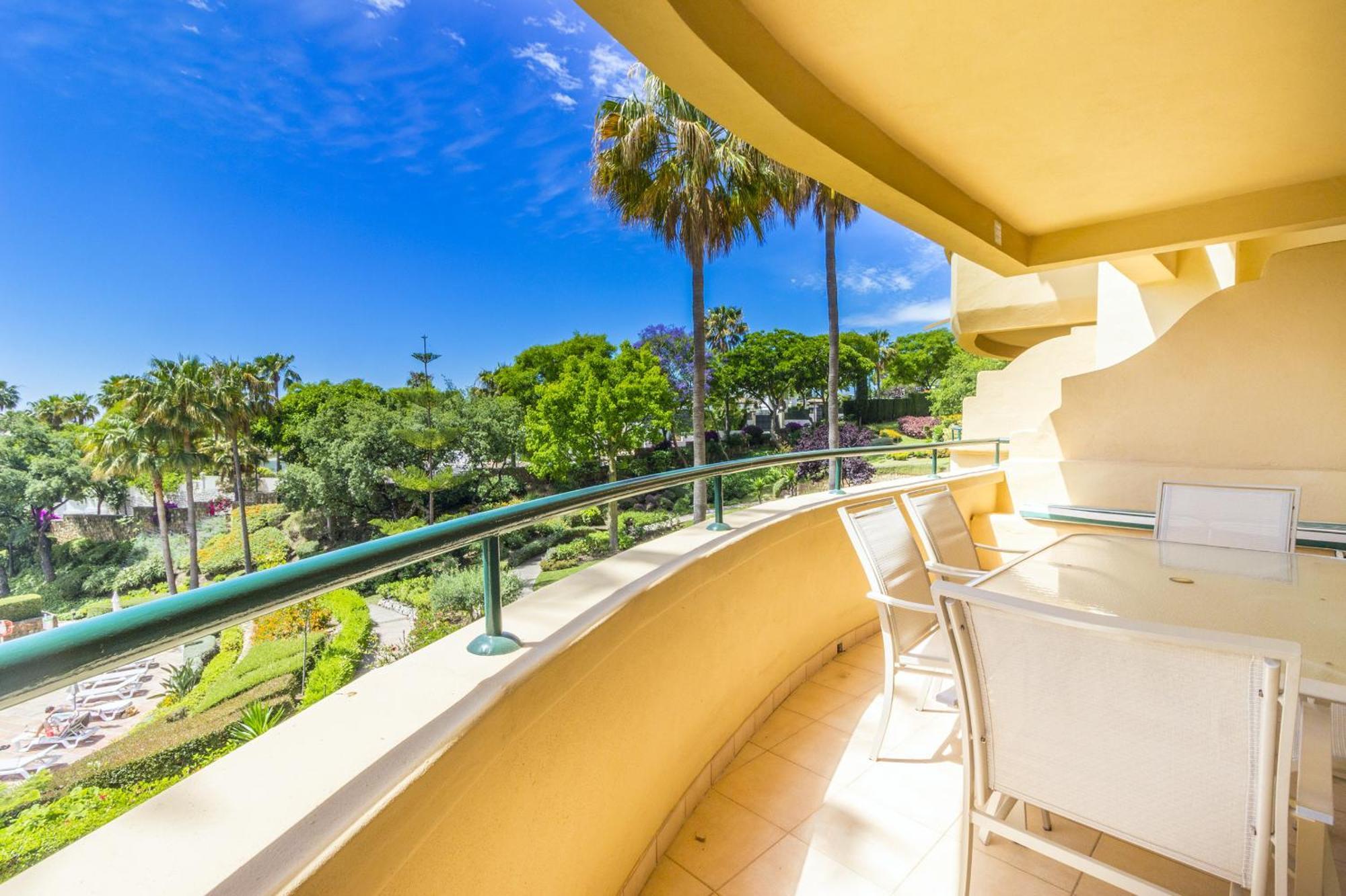 Apartamento Cubo's Boutique Elviria Hills *