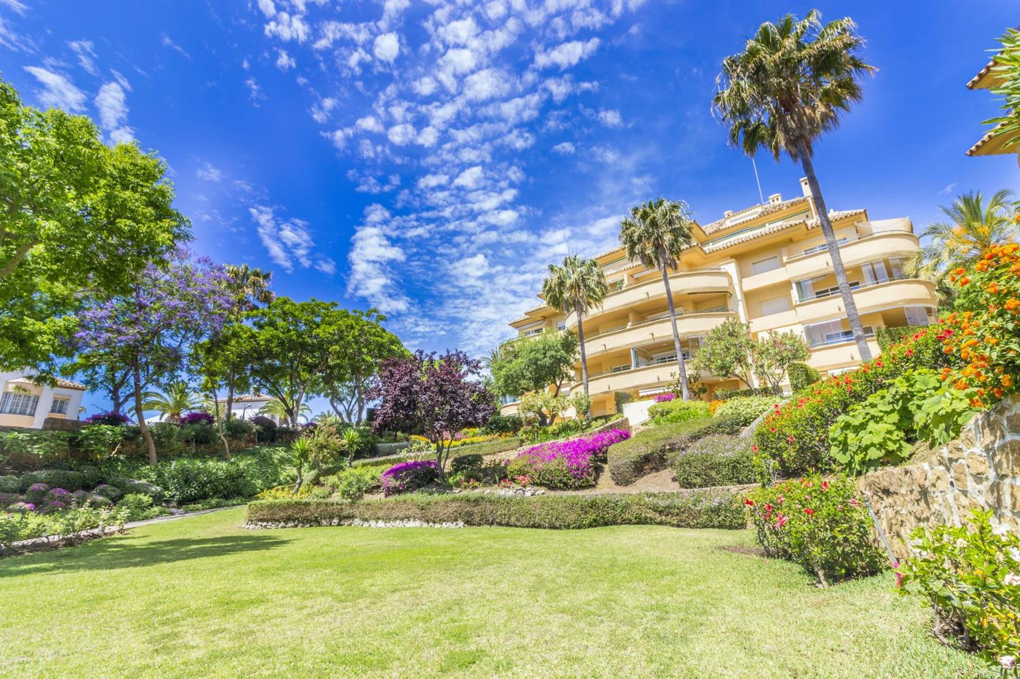 Apartamento Cubo's Boutique Elviria Hills *