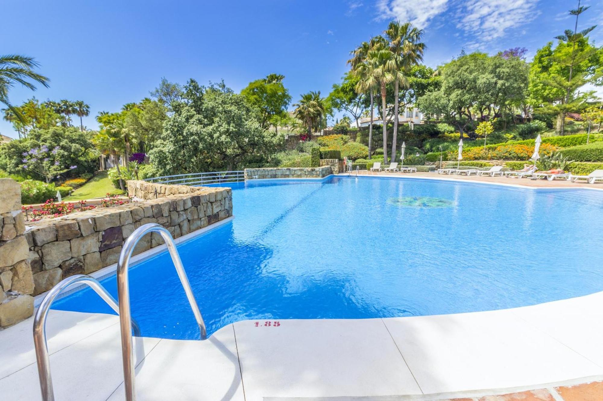 Cubo's Boutique Elviria Hills Apartamento